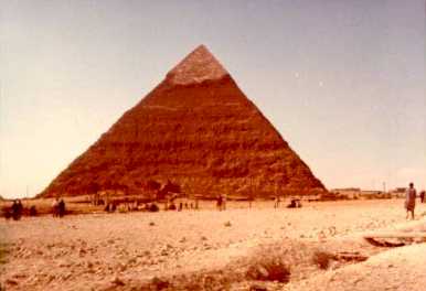 piramid.jpg (11155 バイト)