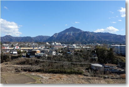 武甲山と秩父盆地