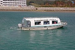 奥武島のグラスボート