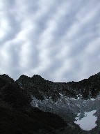 O䍂x̗ŐƉ_ Mae-Hotaka's Ridge and Clouds
