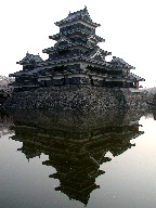 { Matsumoto Castle Tower and Moat