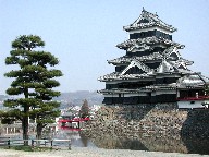 { Matsumoto Castle Tower and Moat