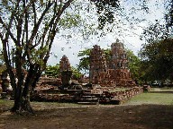 bgE[`ui Wat Ratchaburana