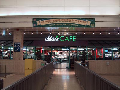 ワールドトレードセンター地下の駅にあるカフェ