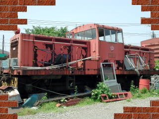 うち捨てられた元高崎製紙の機関車