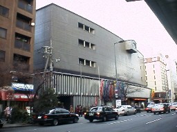 �������y����