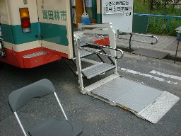 �s����