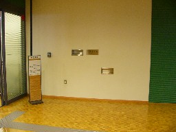 ���}����