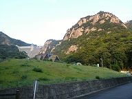 キャンプ場とダム