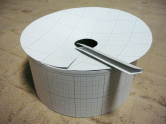 すり鉢状の円盤と置くための台