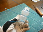 針金を巻いて足を作ります
