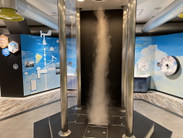 科学館の竜巻発生器