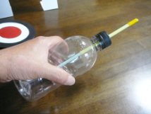 コーヒーのペットボトルの吹き矢