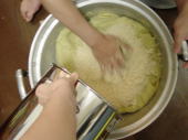 麹塩を投入