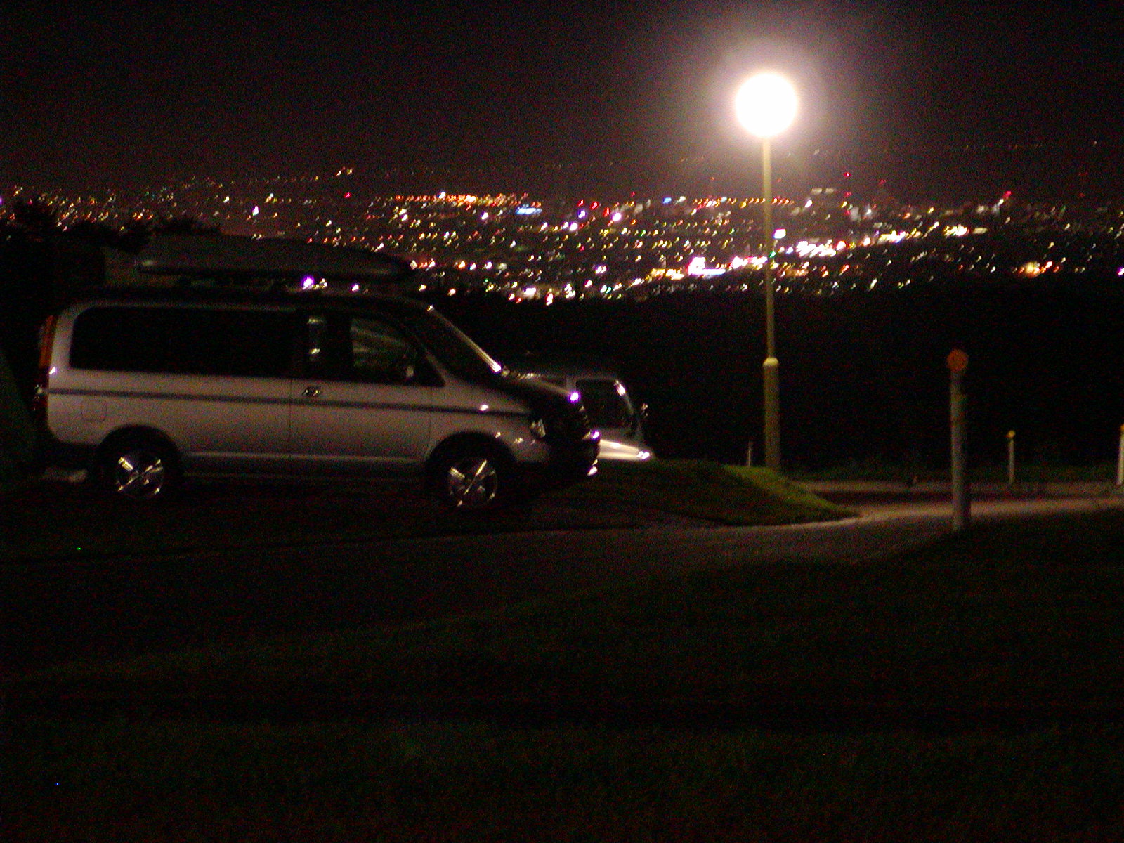 �����q���Y������猩���X�s���̖�i