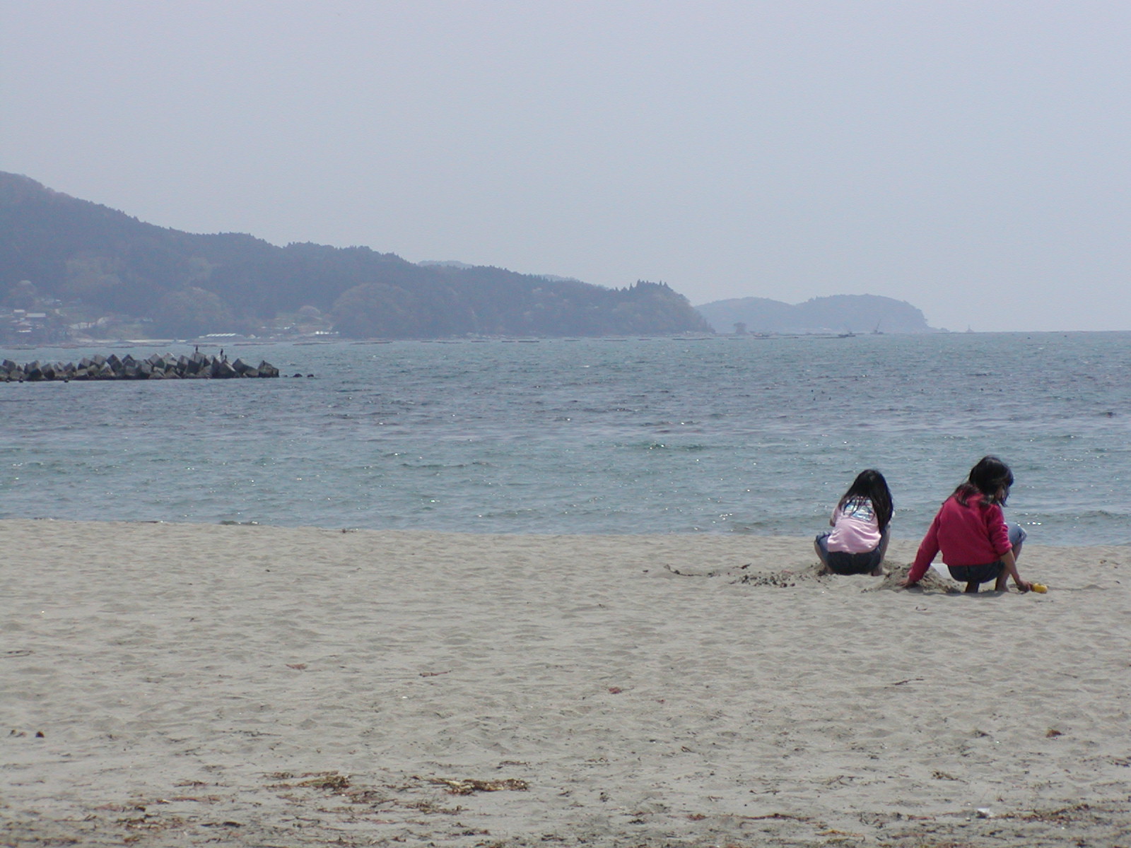 ���O���c�s���̊C�݂ɂĂR