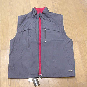 990円の安物ベスト