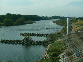 tougo11.jpg/当古橋から下流を見る