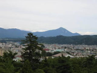 会津市内から磐梯山を見る