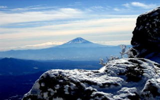 八ヶ岳・権現岳より富士山（冬）