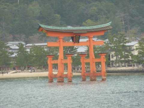フェリーから見た大鳥居