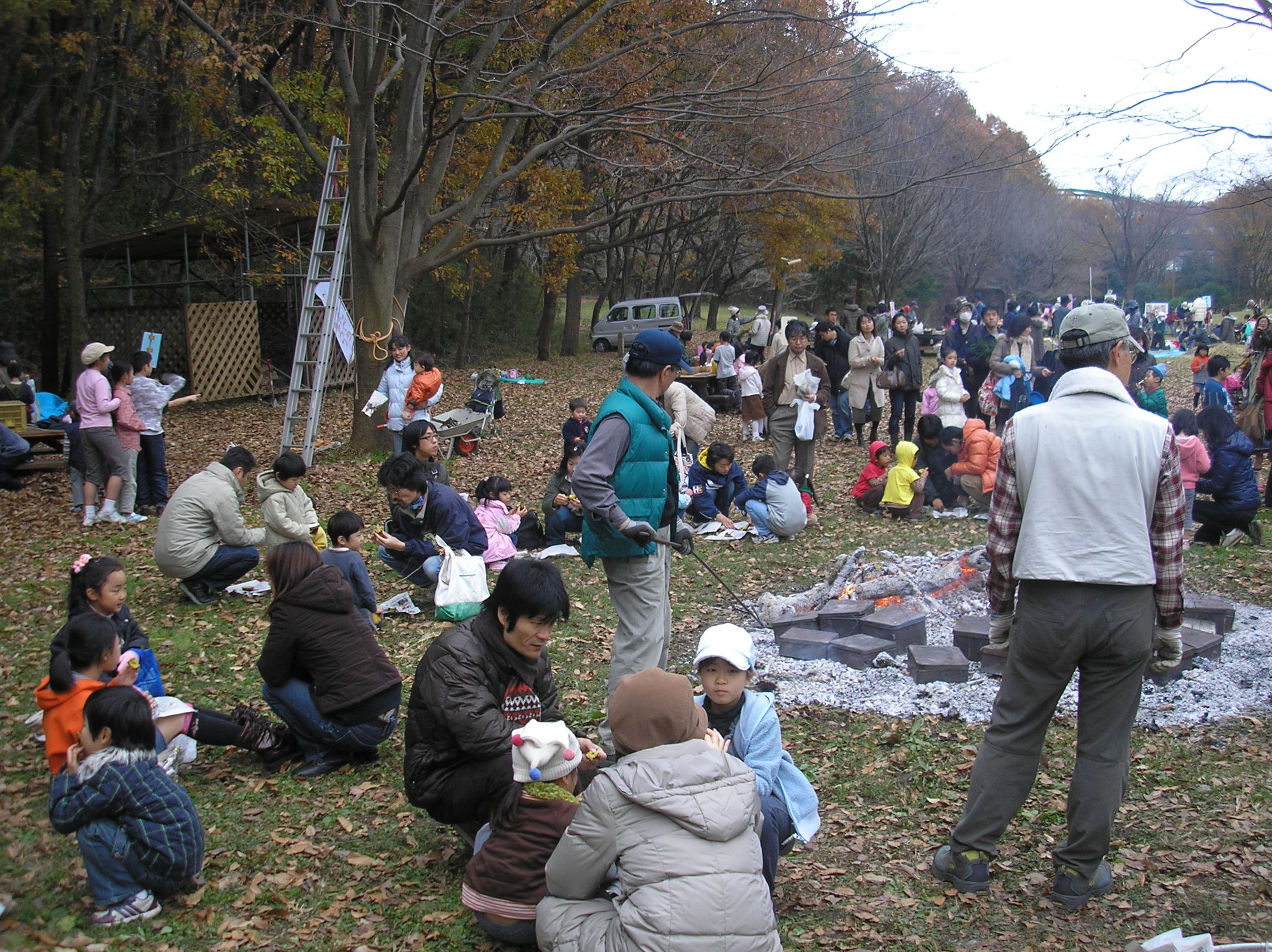 焼き芋を楽しむ