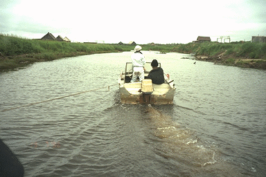 �i�j���[����{�[�g�ɉg�q�����