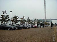 �o�b�N�ɕ��q�^���[