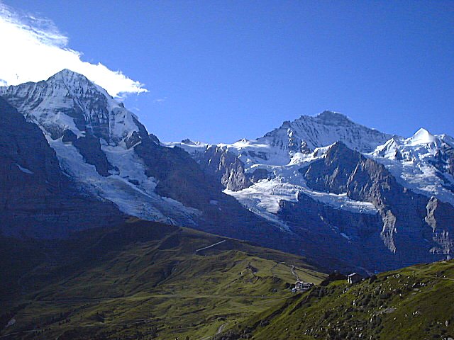 ユングラウ山域トレッキングでの光景