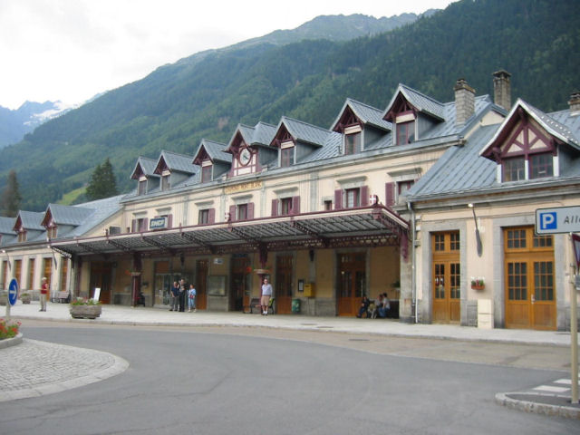 素敵なシャモニーの駅舎