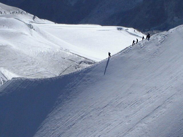 モンブランに挑む登山隊