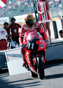 ��11�͗��z���_�̃G�[�X�i���o�[�A<BR>