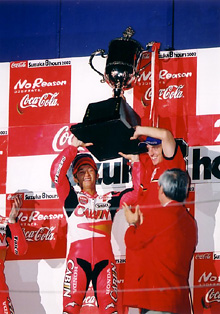 ���Ɨ�̗D���J�b�v��n����