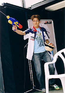 ���Ď��͂��҂�