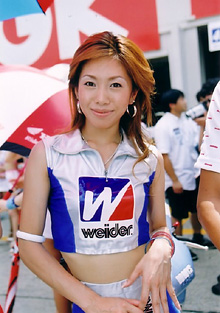 ���N�����̃R�X�`���[���ł���ł���Ƃ́I�E�C�_�[�M����<BR>�̐ē��@���I����B