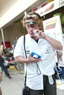 ���č���W�ςɒ��p���}�C�N���\�t�g��HP���T�|�[�g����ƌ����̂�<BR>�b��ł������A������̒˖{������������A�u�`�[�������Ɓv���A<BR>Spec-A ���}���g���[�V���O�ɃE�G���u��PC�̃V�X�e��������<BR>���Ă��܂����B�T�[�L�b�g���瑗���Ă��郉�b�v�^�C�����̏��<BR>����ɁA�R����v�Z���ăs�b�g�N���[�ɏ��𑗐M���܂��B<BR>�e�N���[�͖ڂ̏�̃f�B�X�v���[��ɕ\�������f�[�^�����邱��<BR>���o���܂��B