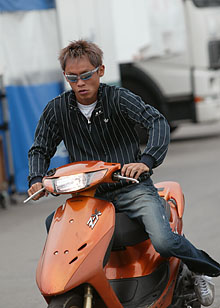 �o�C�N�ɏ�����D�u�Ƒ��苎��e��@����B