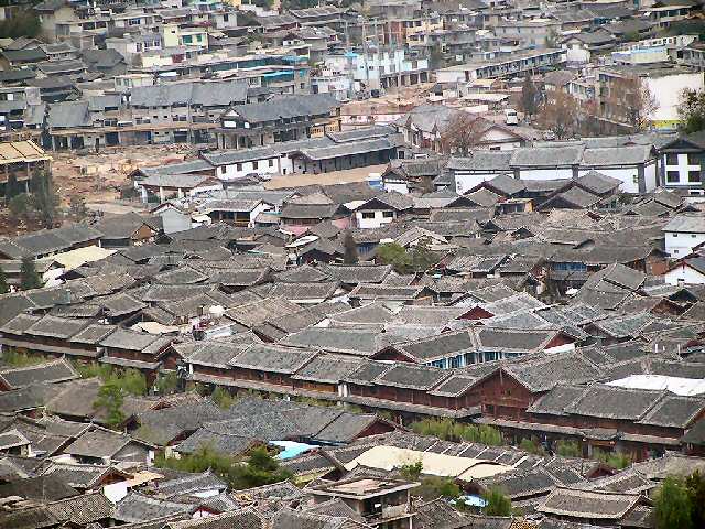 麗紅古城の屋並み