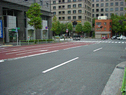 白線の進行方向別通行区分道路標示