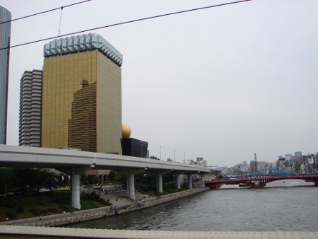 吾妻橋、東武スカイツリーライン隅田川鉄橋より東岸を望む