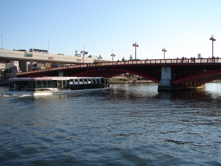 吾妻橋と水上バス