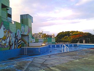 pool4.jpg (18249 bytes)