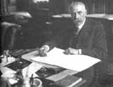 1919�N ���̋Ȃ����������̃G���K�[