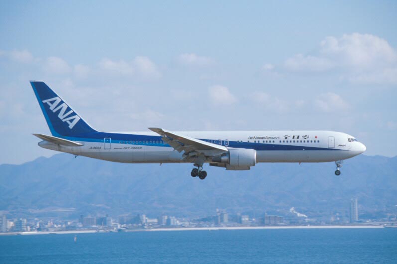 B767-300ER JA8664