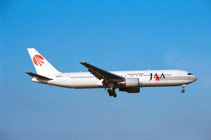 B767-300 JA8976