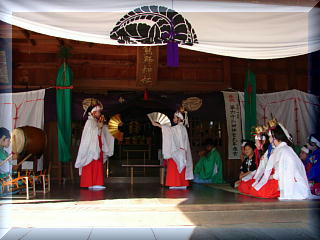 牛川熊野神社の巫女神楽