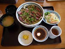 淡路島牛を使ったステーキ丼