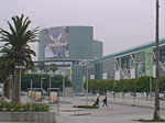 E3会場外壁には巨大なSEGA看板!