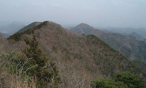 東の山並み