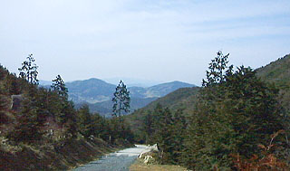 三草山方面を望む